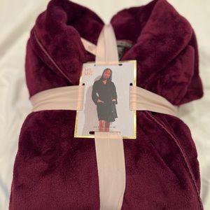 Victoria’s Secret Plush Robe-New